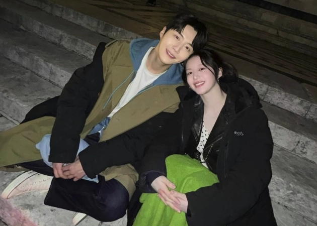 넷플릭스 오리지널 ‘이 사랑 통역 되나요?’에서 호흡을 맞춘 배우 김선호(왼쪽)와 고윤정. 자료 : 고윤정 인스타그램