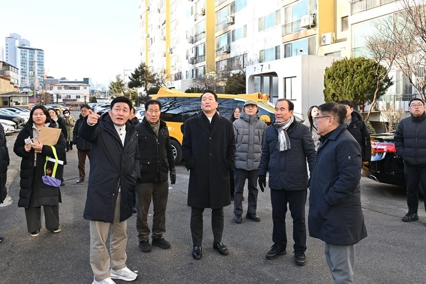 지난 1월 28일 서울시 성동구 응봉동 일대에서 추진되고 있는 모아타운 대상지와 재건축사업이 진행 중인 마장세림아파트를 방문한 김태수 위원장