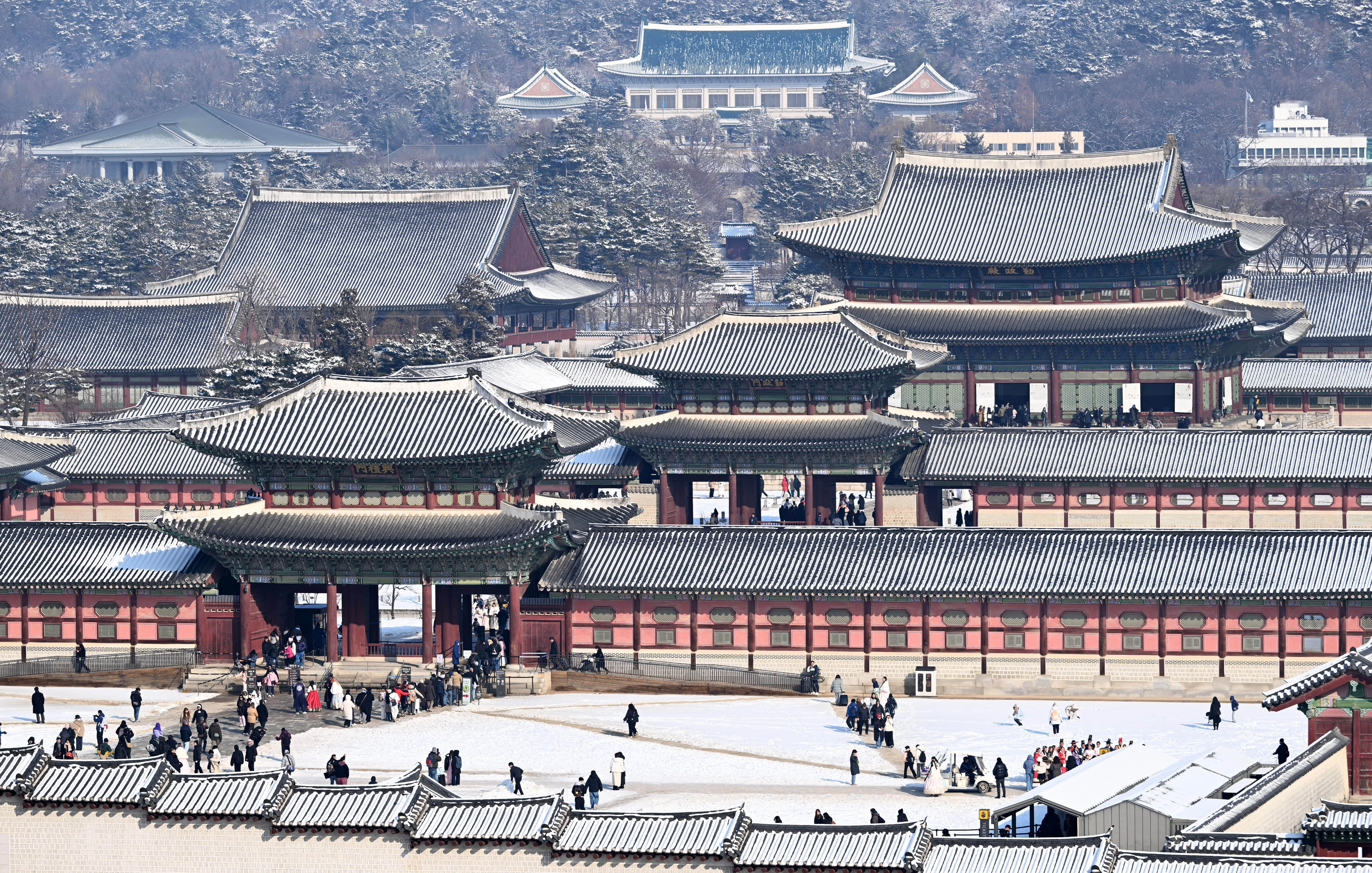 폭설이 내린 2일 오전 서울 종로구 경복궁에 눈이 쌓여 있다. 2026.2.2 홍윤기 기자
