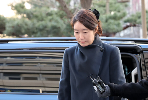 경찰 출석하는 강선우 의원