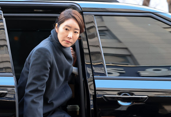 경찰 출석하는 강선우 의원