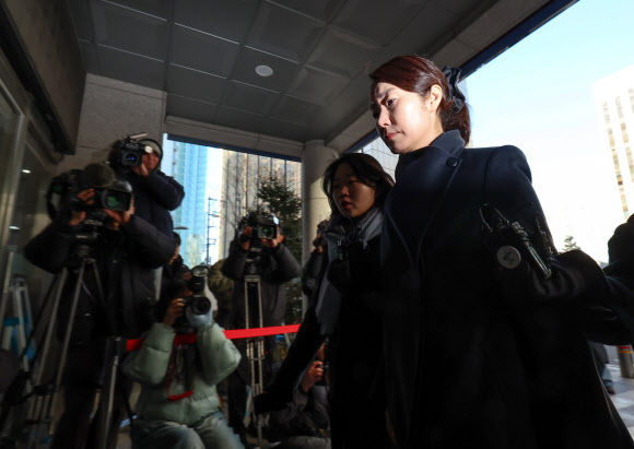 강선우 의원, 경찰 출석