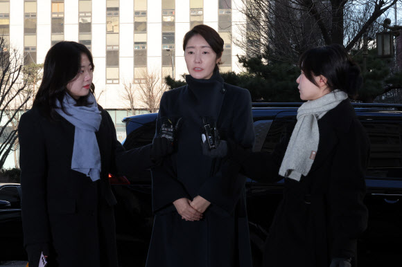 경찰 출석하는 강선우 의원