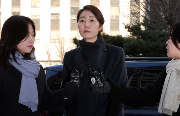 질문 받는 강선우 의원