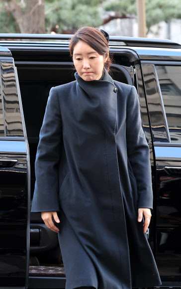 경찰 출석하는 강선우 의원