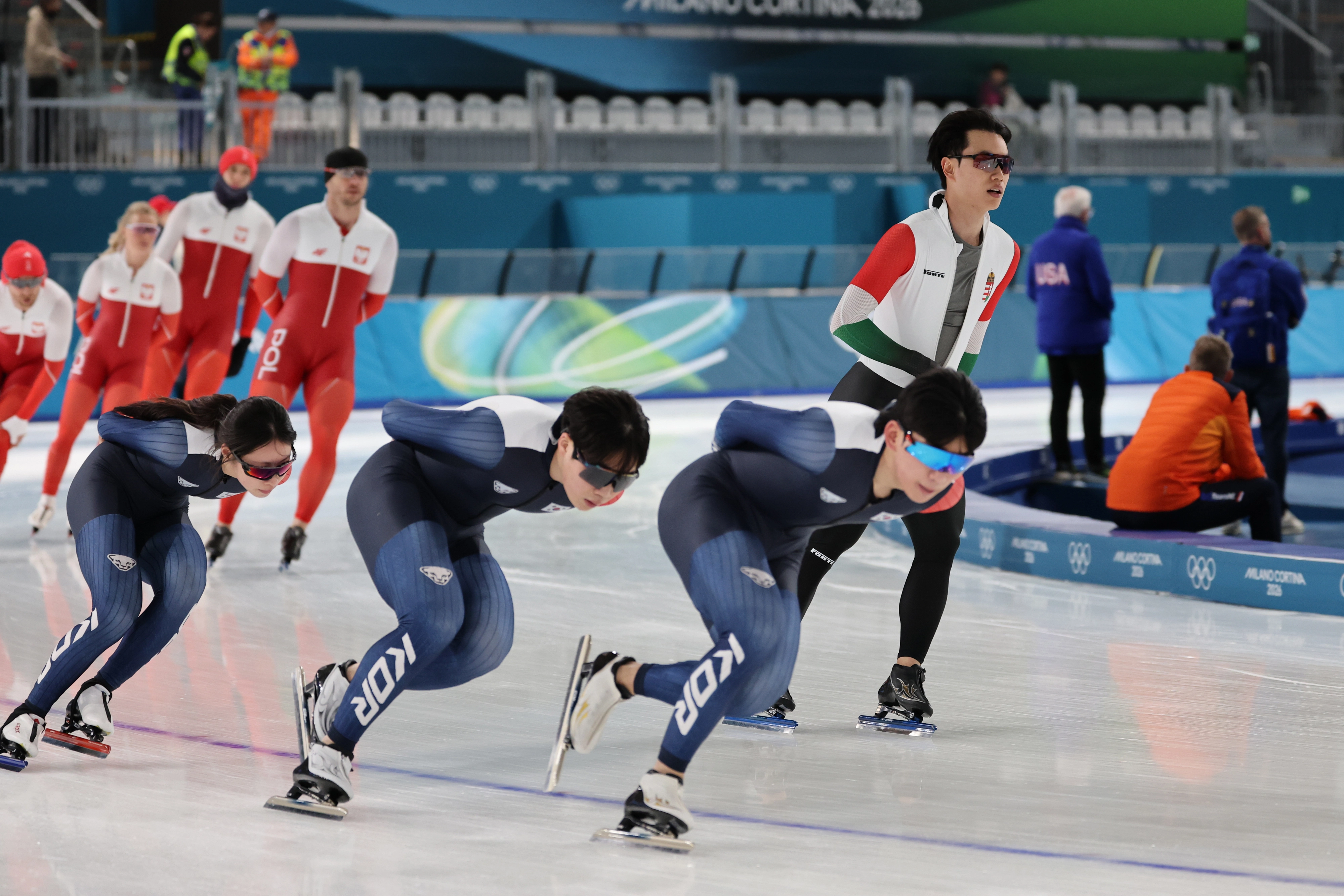2026 밀라노-코르티나담페초 동계올림픽을 사흘 앞둔 3일(현지시간) 이탈리아 밀라노 스피드스케이팅 스타디움에서 헝가리로 귀화한 김민석이 우리나라 대표팀 선수들과 함께 훈련하고 있다. 2026.2.4 연합뉴스