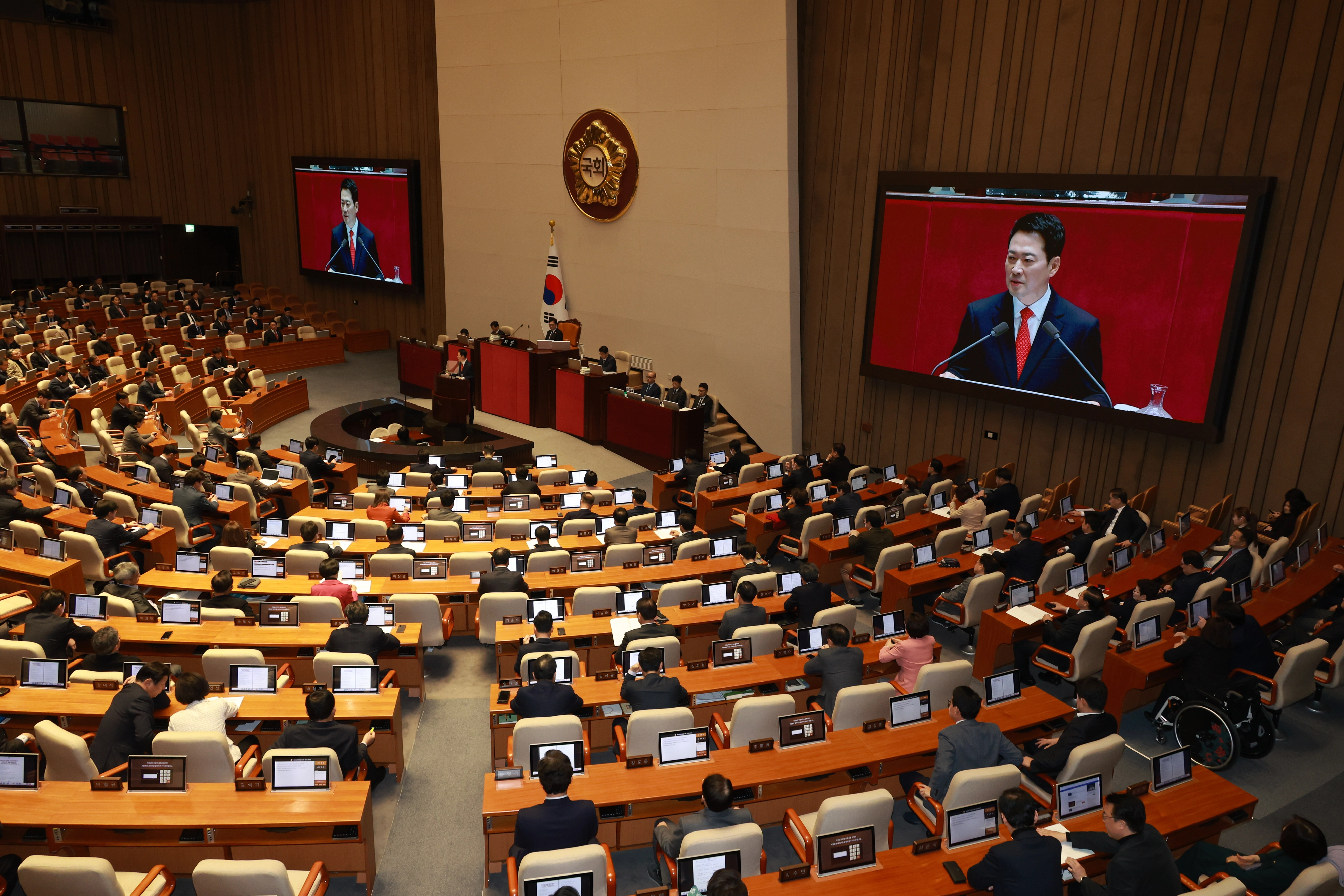 장동혁 국민의힘 대표가 4일 서울 여의도 국회에서 열린 본회의에서 교섭단체 대표연설을 하고 있다. 뉴시스