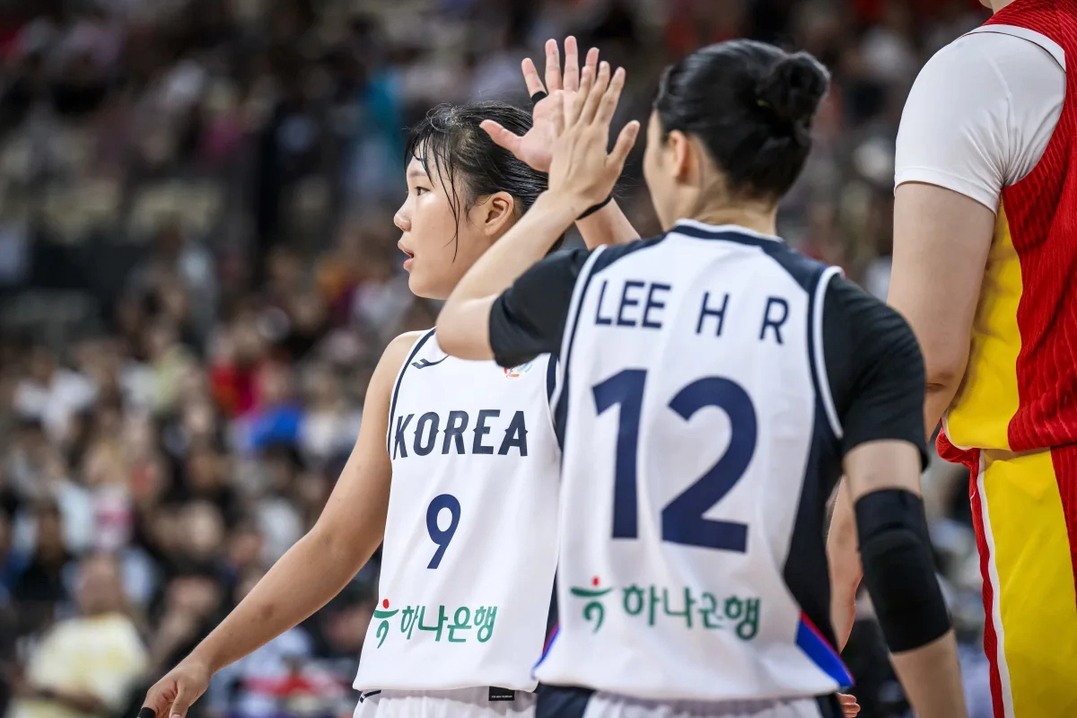 박지현과 이해란.대한민국농구협회 제공