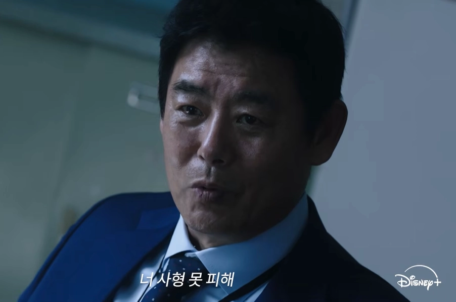 배우 성동일. 디즈니플러스 오리지널 ‘블러디 플라워’ 예고편 캡처