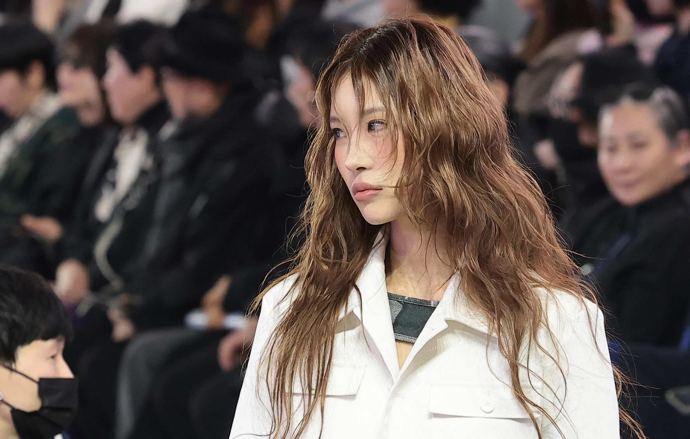 최준희, 무대위 카리스마  인플루언서 최준희가 4일 서울 중구 동대문디자인플라자(DDP)에서 열린 2026 F/W 서울패션위크 ‘페노메논시퍼’ 패션쇼에 모델로 출연해 런웨이를 하고 있다. 
뉴스1