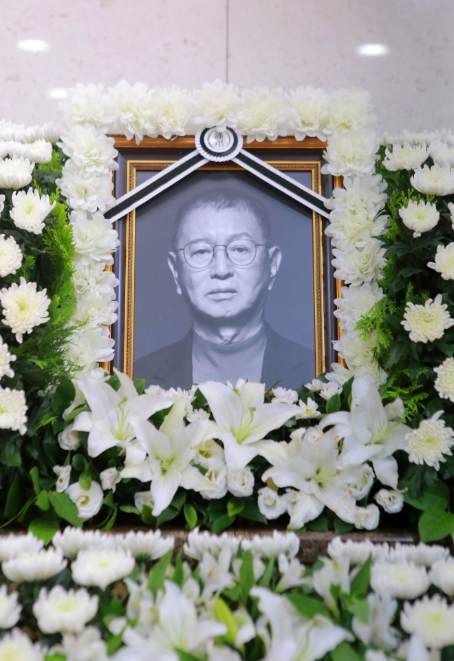 개그맨 전유성의 빈소가 26일 서울 송파구 서울아산병원 장례식장에 마련돼 있다. <br>사진공동취재단