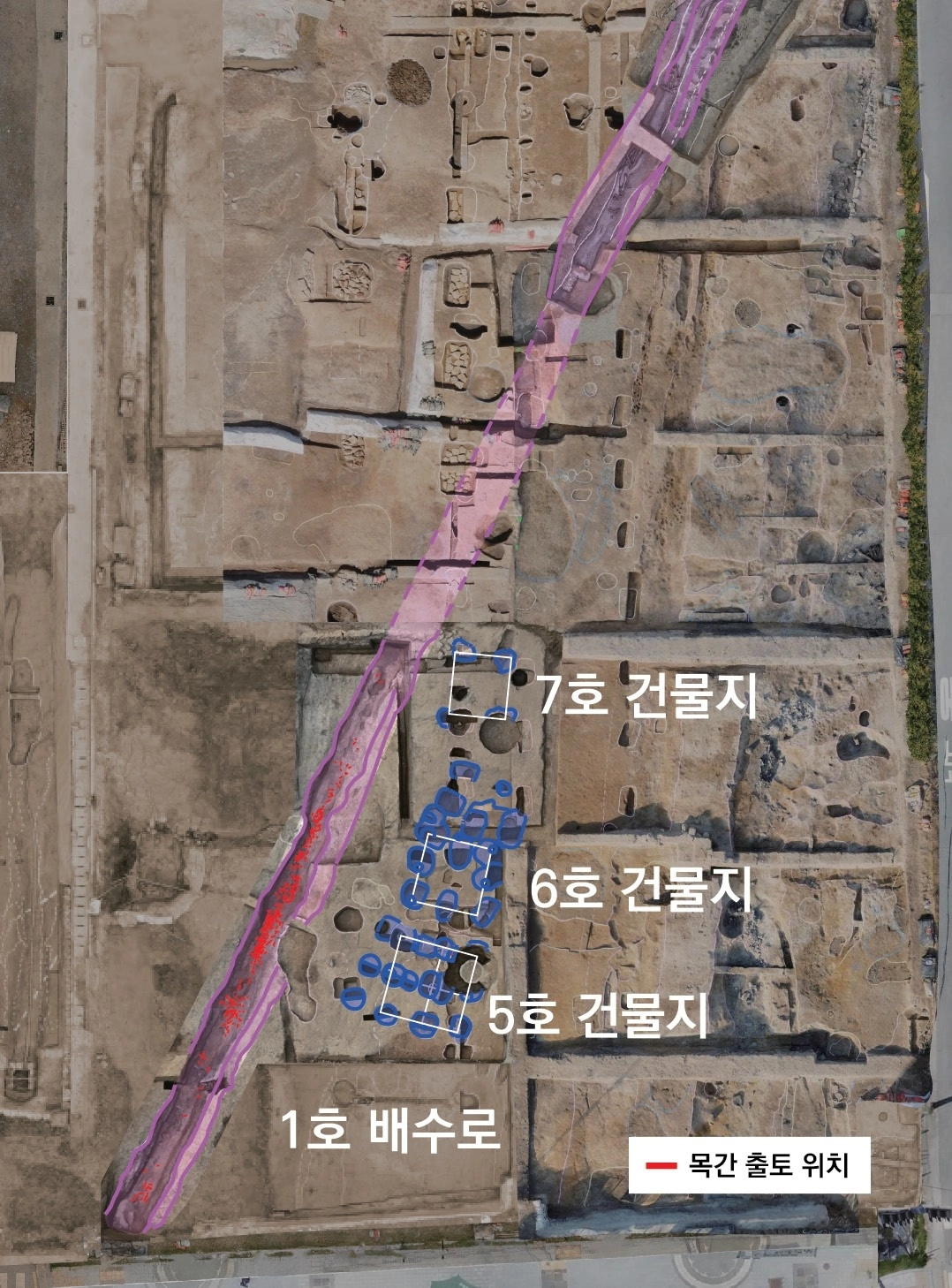 국립부여문화유산연구소, ‘사비 백제 왕궁터’ 발굴 조사 성과 공개  국립부여문화유산연구소, ‘사비 백제 왕궁터’ 발굴 조사 성과 공개
    (서울=연합뉴스) 국립부여문화유산연구소는 2024년부터 2025년까지 부여 관북리 유적을 조사한 결과 목간에 적힌 글씨를 삭제 또는 수정하기 위해 표면을 깎아내며 생긴 부스러기인 삭설을 포함해 총 목간 329점을 발견했다고 5일 밝혔다. 사진은 목간이 출토된 1호 배수로와 주변 건물터. 2026.2.5 [국립부여문화유산연구소 제공. 재판매 및 DB 금지]
    photo@yna.co.kr
(끝)


<저작권자(c) 연합뉴스, 무단 전재-재배포, AI 학습 및 활용 금지>