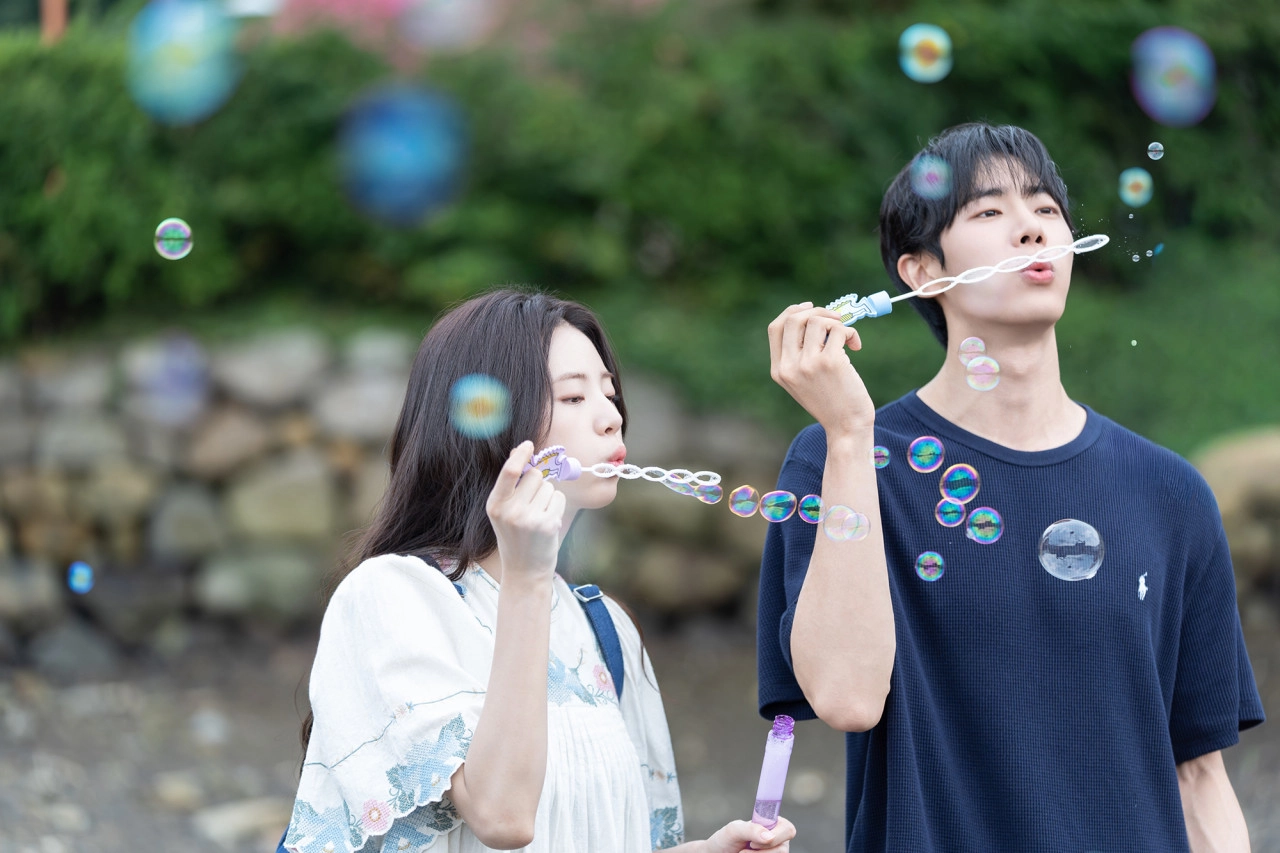 영화 ‘오늘 밤, 세계에서 이 사랑이 사라진다 해도’ 스틸컷. 바이포엠스튜디오 제공