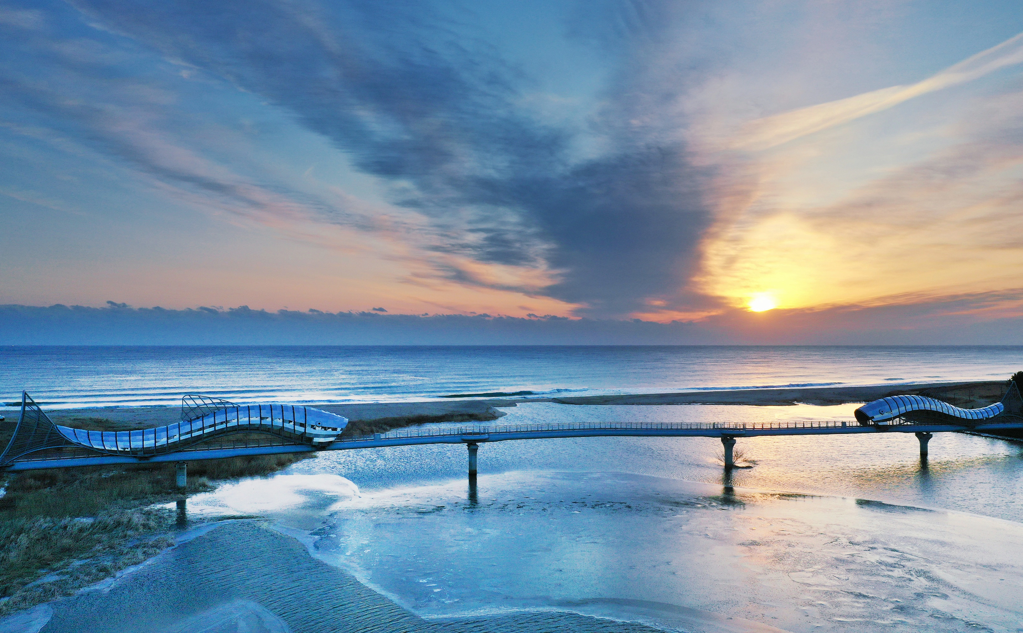 이른 아침의 은어다리 모습. 인증샷 명소다.