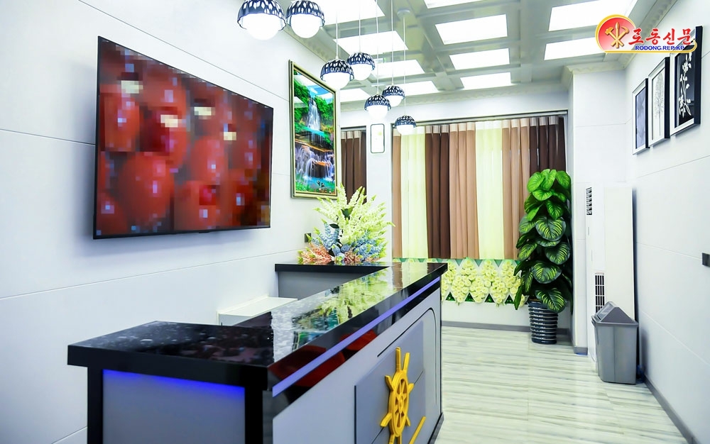 북한 노동당 기관지 노동신문은 7일 대동강에서 현대적인 봉사선 ‘와우봉’호가 띄워졌다고 보도했다. 평양 노동신문 뉴스1