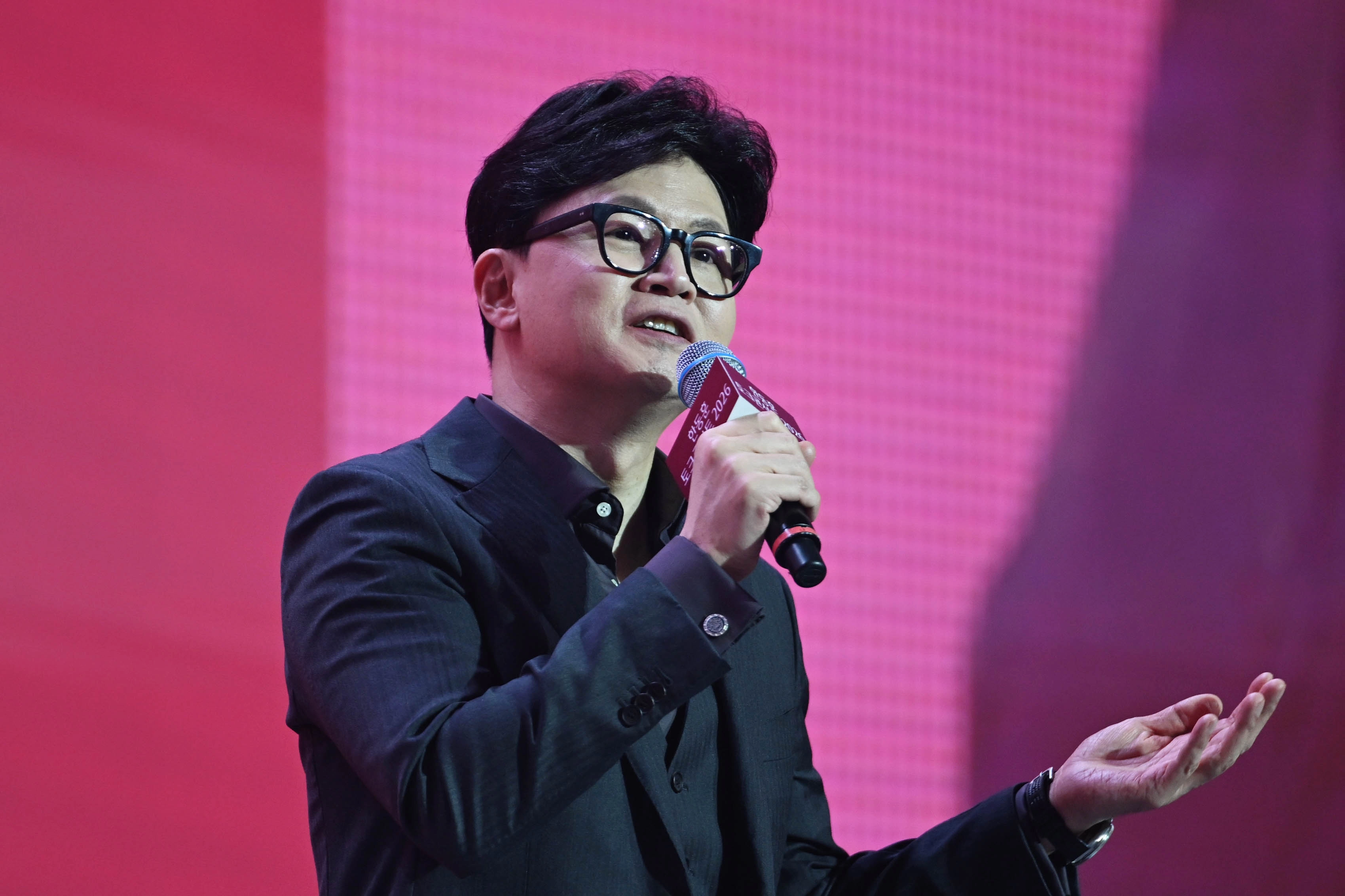 한동훈 전 국민의힘 대표가 8일 서울 송파구 잠실실내체육관에서 열린 ‘한동훈 토크콘서트 2026’에서 발언하고 있다. 2026.2.8 홍윤기 기자