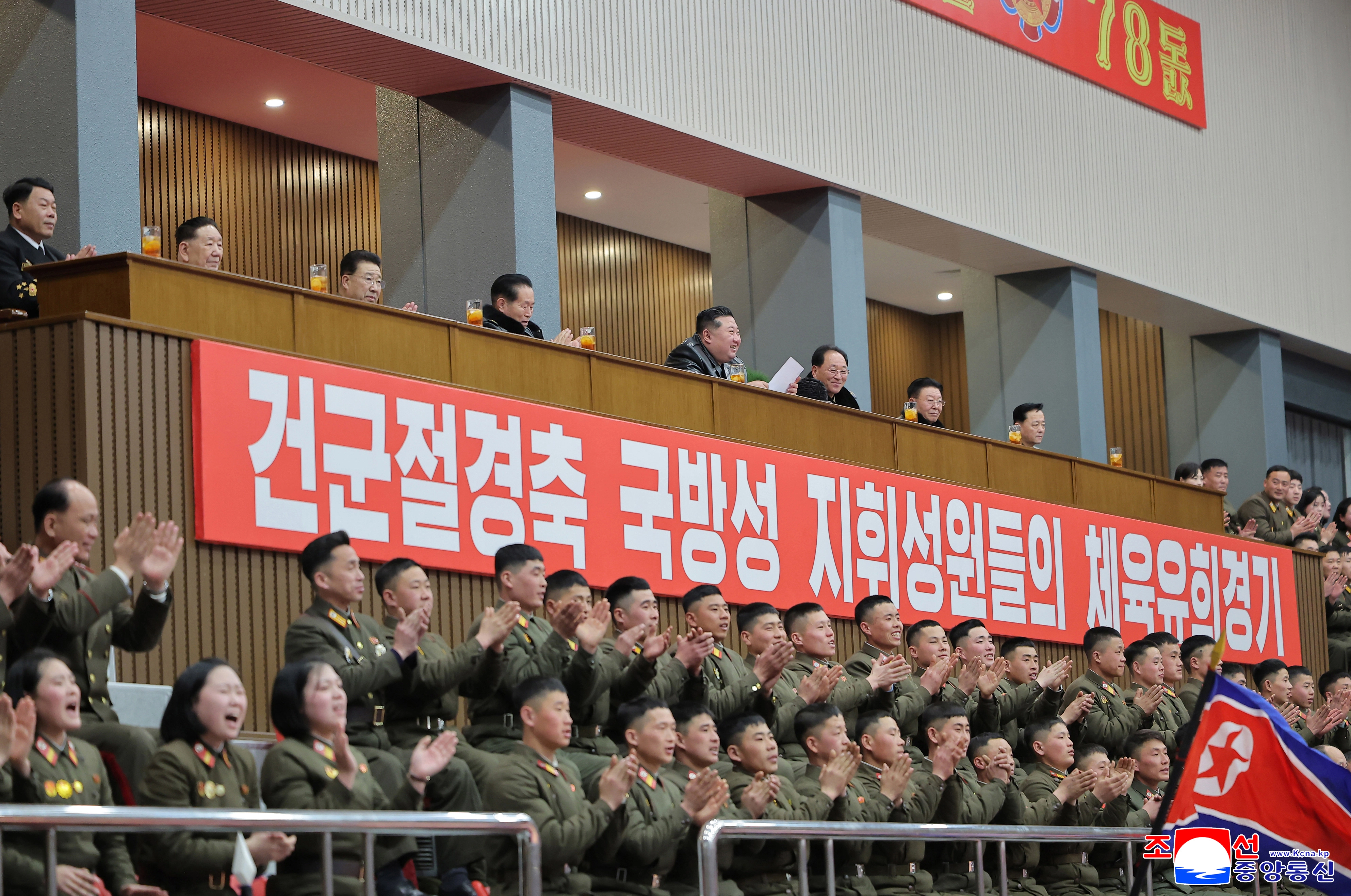 김정은, 건군절 맞아 국방성 방문  김정은 북한 국무위원장이 지난 8일 인민군 창건 78주년 기념일(건군절)을 맞아 국방성을 축하 방문했다고 조선중앙통신이 9일 보도했다. 
연합뉴스