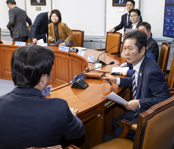 합당 관련 확전 자제했지만, 특검 추천 관련 또 다른 대립 보인 민주당 최고위