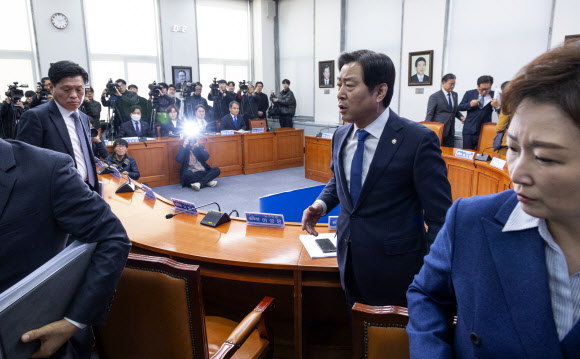 2차 종합 특검 추천 사과 발언 관련 항의하는 황명선 최고위원