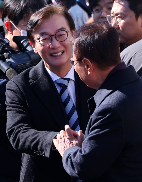 공식 활동 재개한 전재수