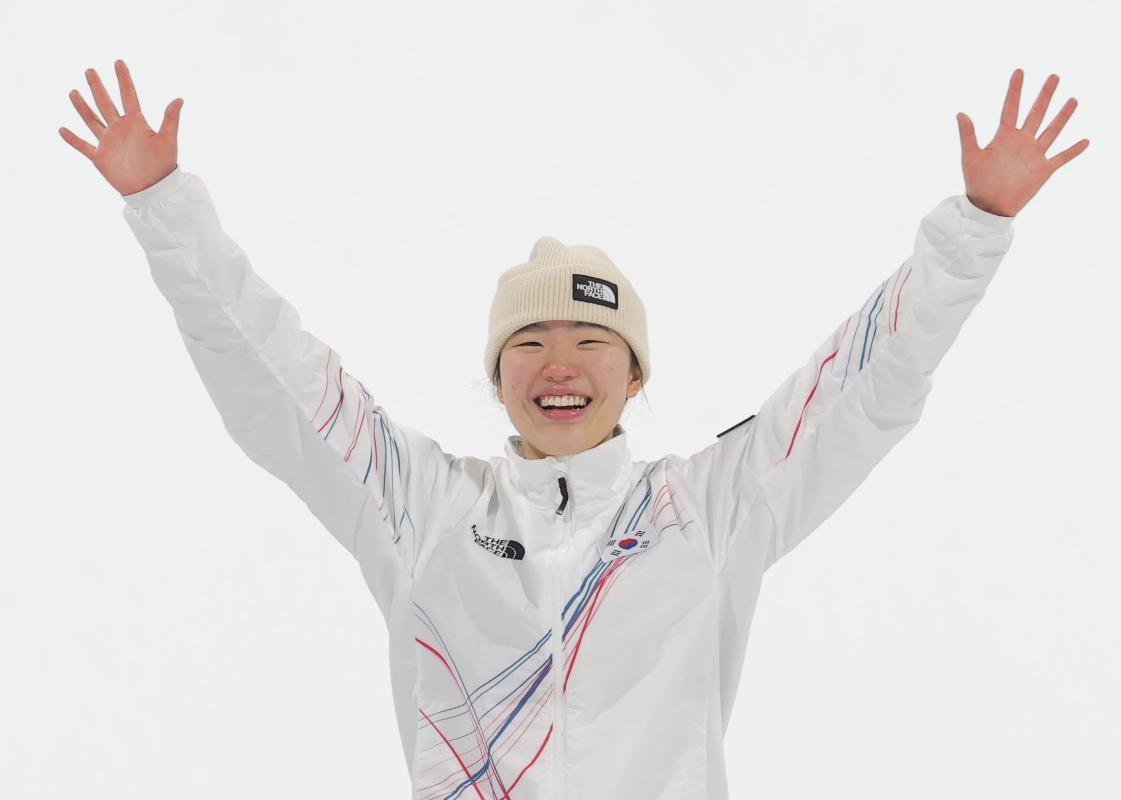 시상대 오르는 유승은  10일(한국시간) 이탈리아 리비뇨 스노파크에서 열린 2026 밀라노·코르티나담페초 동계올림픽 스노보드 여자 빅에어 시상식에서 동메달을 차지한 유승은이 시상대에 오르고 있다. 2026.2.10 리비뇨 연합뉴스