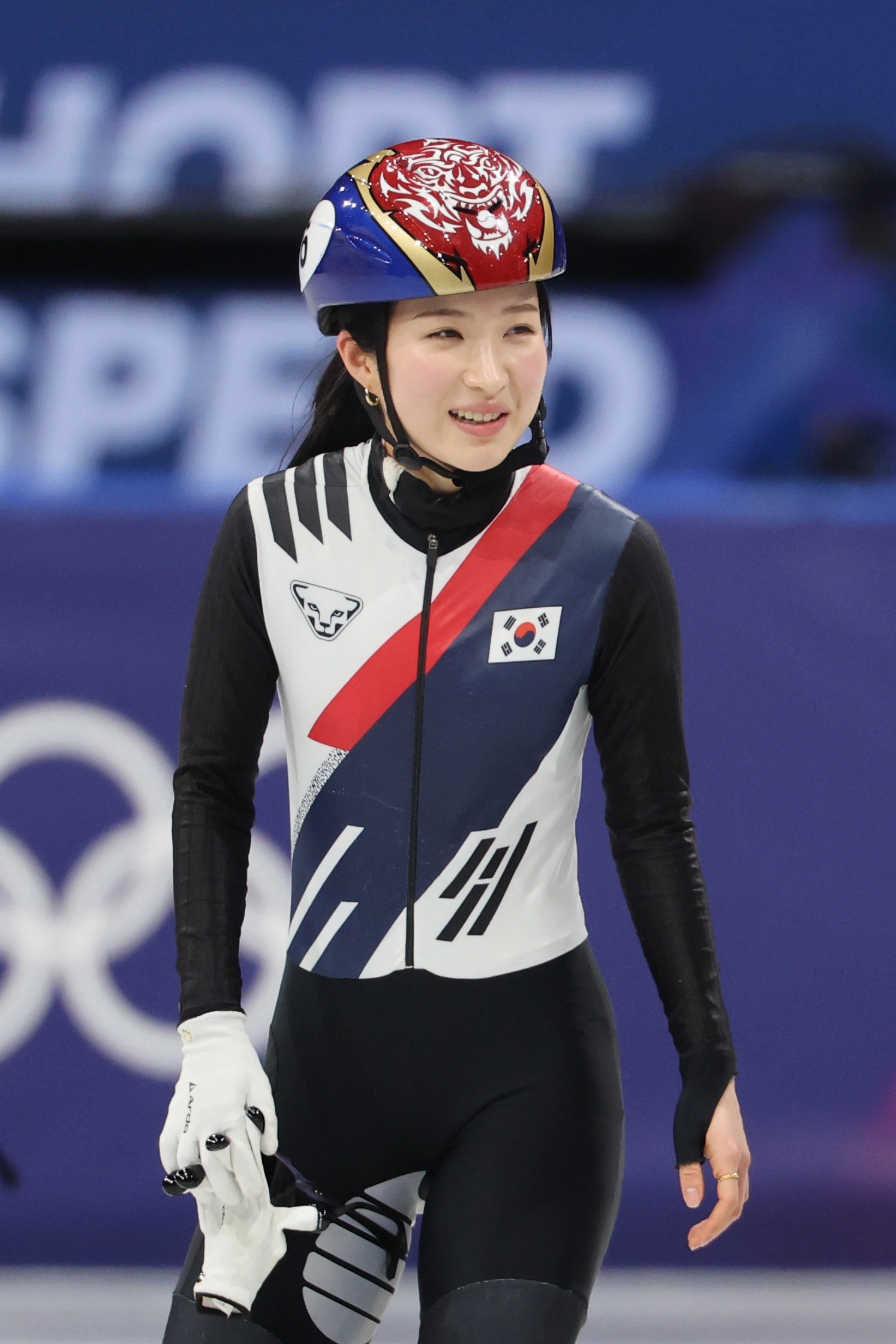11일(현지시간) 이탈리아 밀라노 아이스스케이팅 아레나에서 쇼트트랙 김길리가 훈련을 하며 밝은 표정을 짓고 있다. 
김길리는 전날 쇼트트랙 혼성계주 준결승에서 앞서 달리던 미국의 커린 스토더드가 넘어지며 충돌했다. 2026.2.11. 연합뉴스