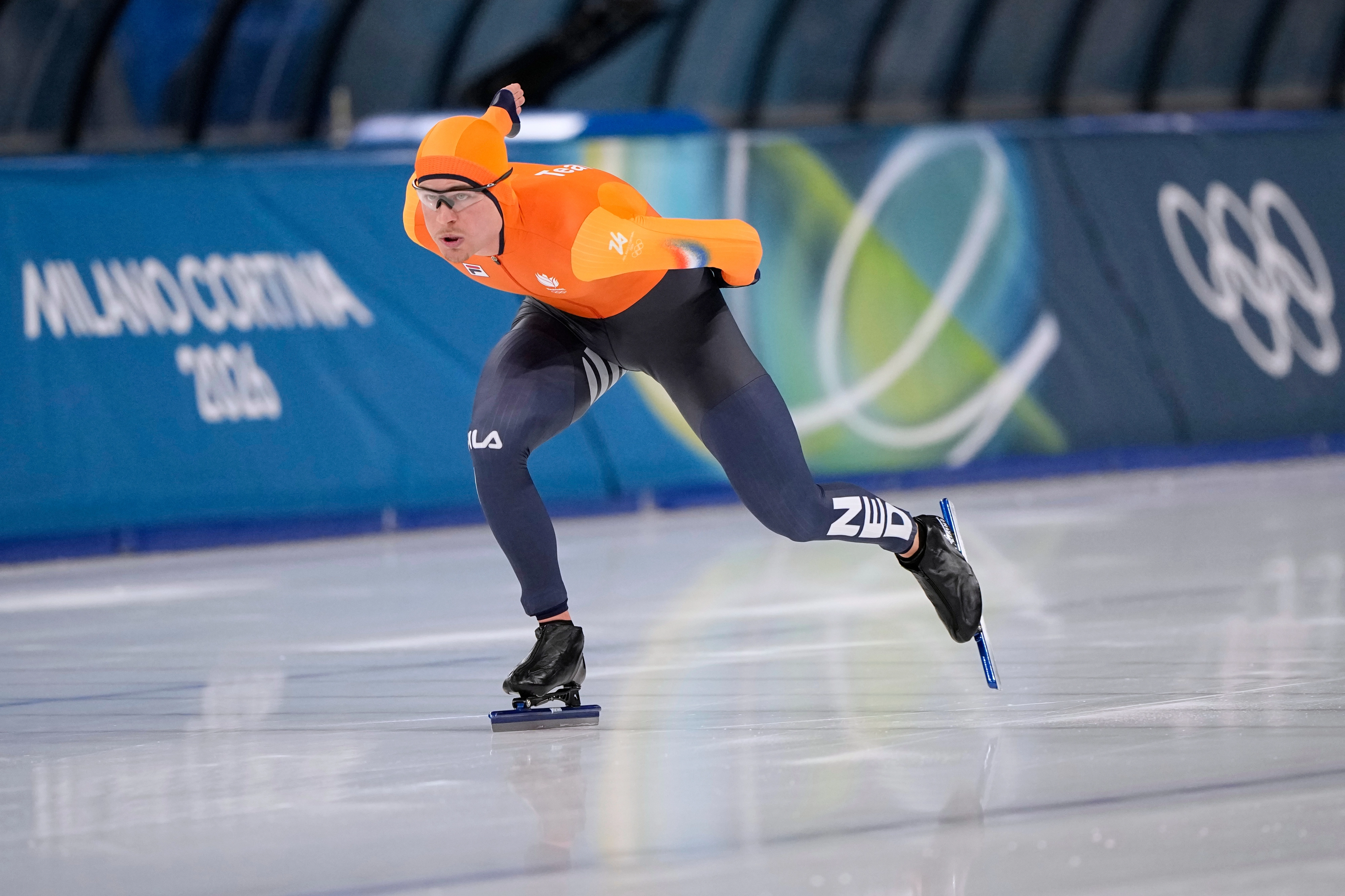 유프 베네마르스가 12일(한국시간) 이탈리아 밀라노 스피드 스케이팅 스타디움에서 재경기를 펼치는 모습. AP 뉴시스