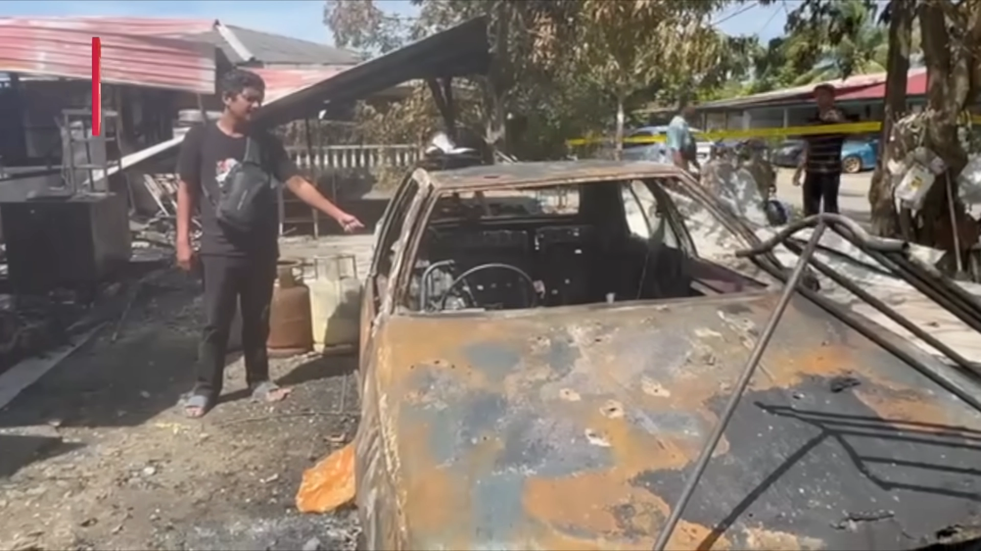 화재로 주택과 차량이 전소한 무함마드 노르샴 비빈. 하리안 메트로 유튜브 캡처