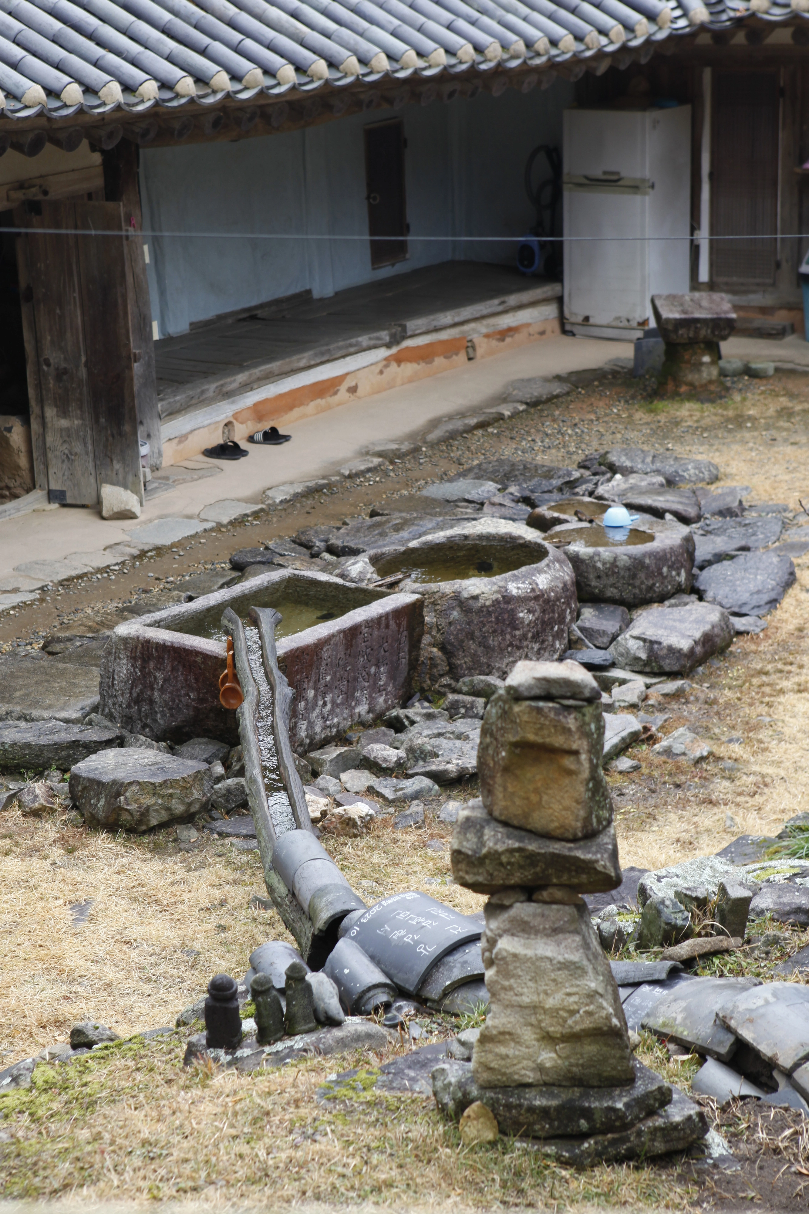 선암사 달마전의 수각. 자연에서 흘러내리는 물 한 방울에도 수행의 의미가 담겨 있다.