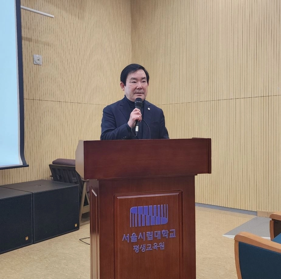 지난 12일 ‘2025년 서울 정책지원관 아카데미 하반기 수료식’에 참석해 인사말을 하면 임춘대 위원장