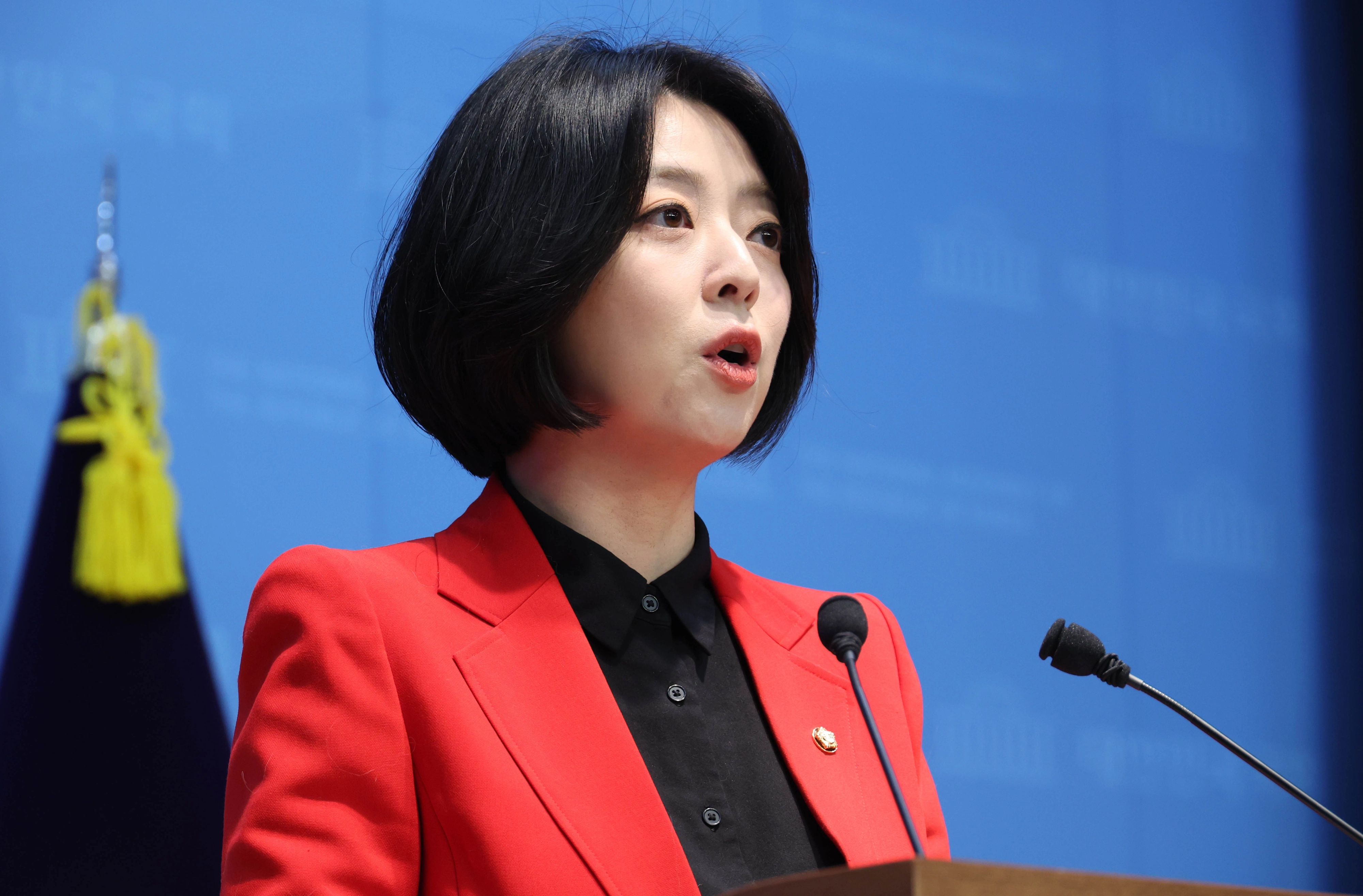 입장 발표하는 배현진 의원  배현진 국민의힘 의원이 13일 오후 서울 여의도 국회 소통관에서 기자회견을 열고, 자신에 대한 국힘 윤리위의 ‘당원권 정지 1년’에 대해 입장 발표를 하고 있다. 뉴시스