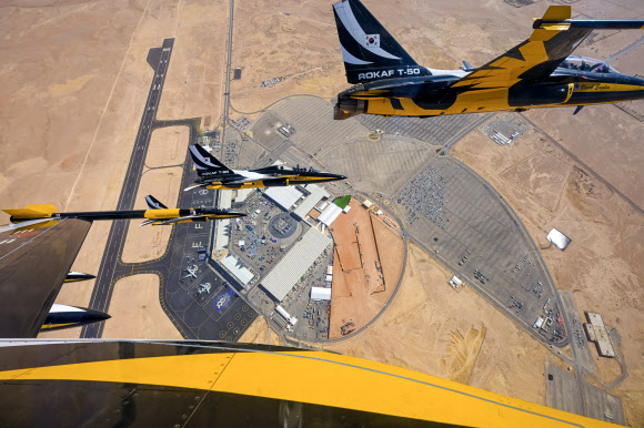 블랙이글스 에어쇼 편대 비행