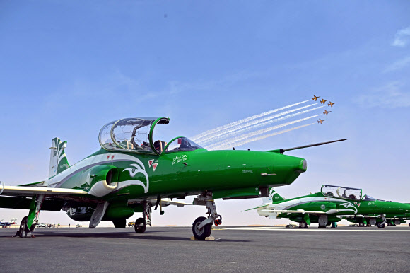 비행하는 블랙이글스