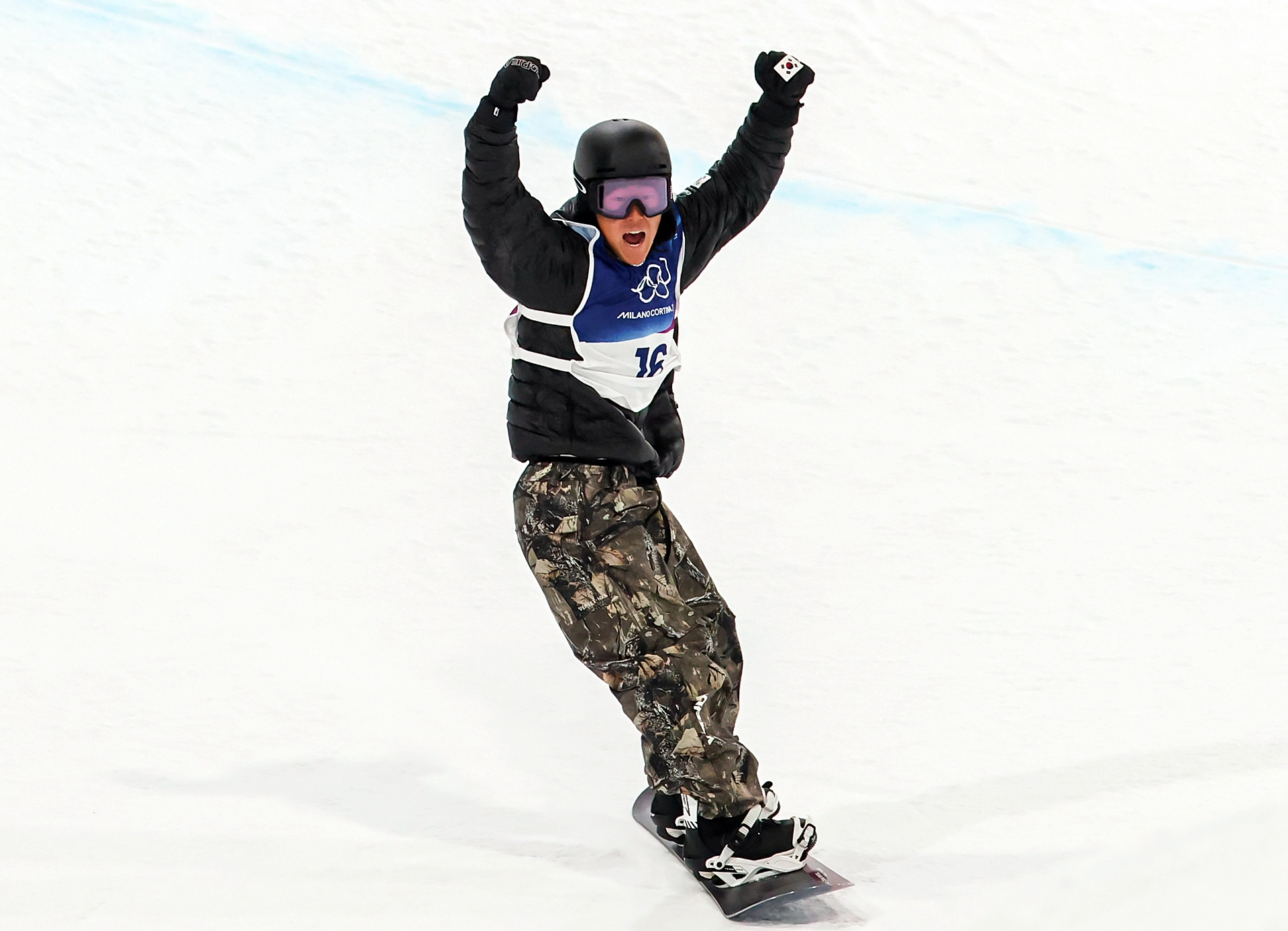 환호하는 이채운  (밀라노=뉴스1) 김진환 기자 = 스노보드 이채운이 13일(현지시간) 이탈리아 리비뇨 스노파크에서 열린 2026 밀라노·코르티나담페초 동계올림픽 스노보드 남자 하프파이프 3차 결선 경기를 펼친 뒤 환호하고 있다. 

이채운은 결선 3차에서 87.50점으로 최종 6위를 기록했다. 2026.2.14/뉴스1