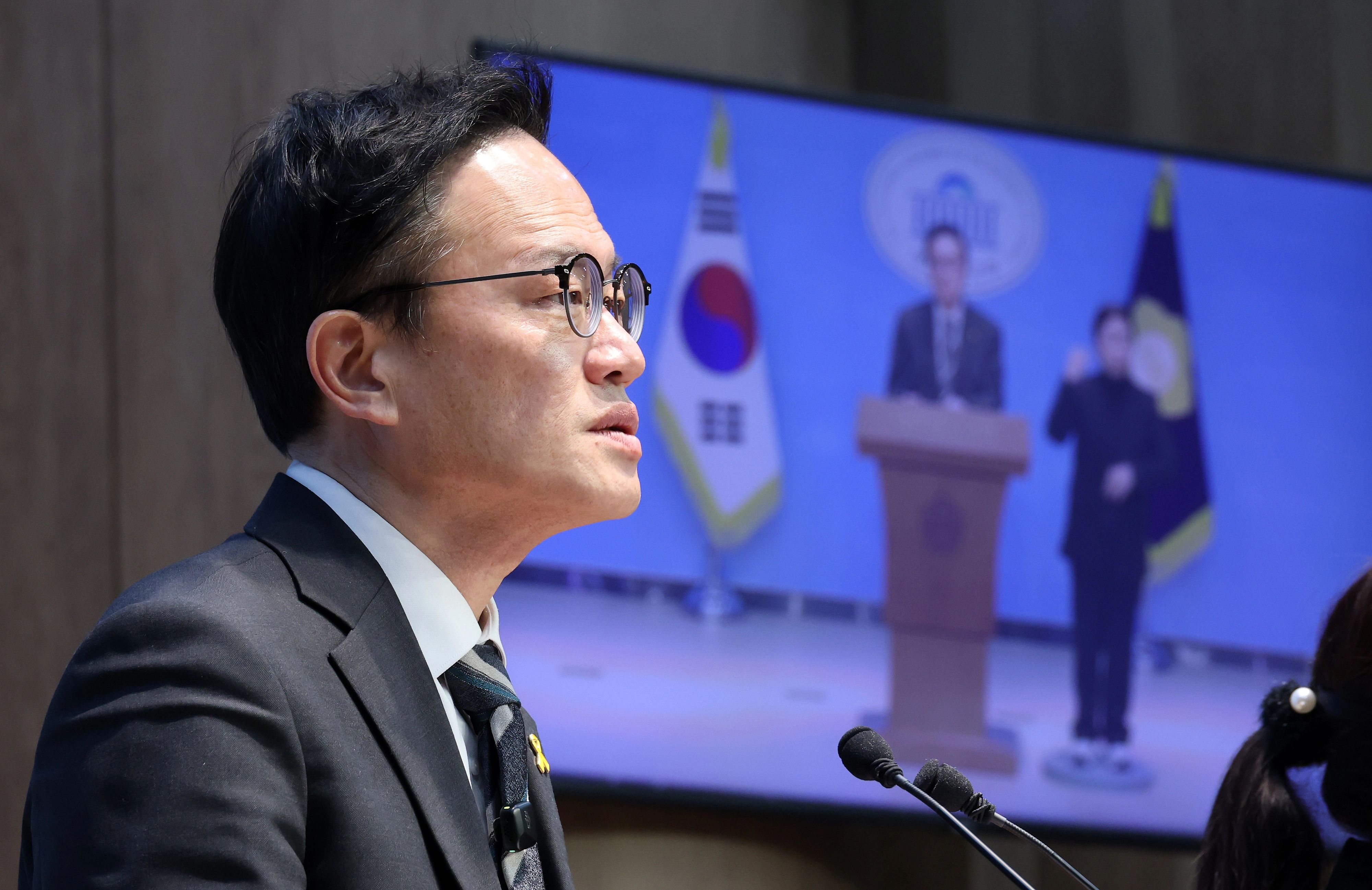 박주민 의원, 부동산 정책 발표 기자회견  서울시장 출마를 선언한 더불어민주당 박주민 의원이 9일 국회 소통관에서 부동산 정책 관련 입장을 밝히고 있다. 
연합뉴스