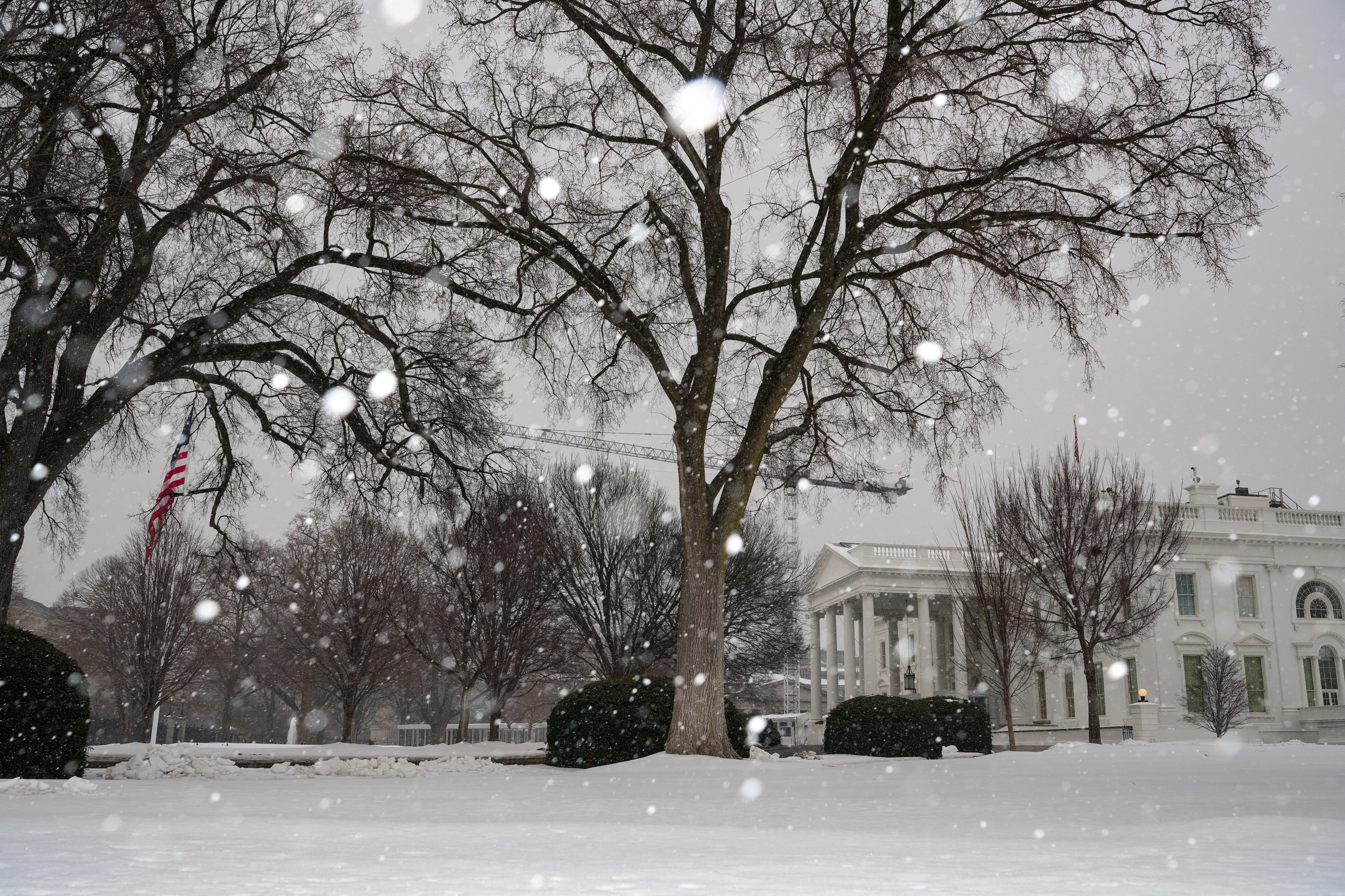 미국 워싱턴 DC의 눈 속 백악관 전경. 로이터 연합뉴스