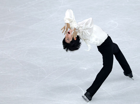 13일(현지시간) 이탈리아 밀라노 아이스스케이팅 아레나에서 열린 2026 밀라노ㆍ코르티나담페초 동계올림픽 남자 싱글 프리 스케이팅에 출전한 차준환이 연기를 펼치고 있다. 2026.2.14 연합뉴스