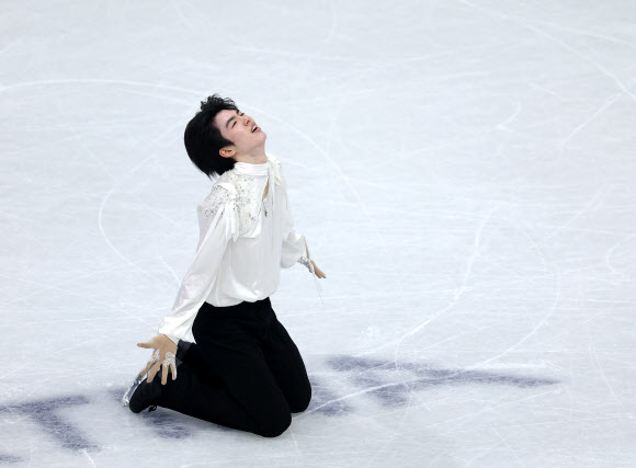 13일(현지시간) 이탈리아 밀라노 아이스스케이팅 아레나에서 열린 2026 밀라노ㆍ코르티나담페초 동계올림픽 남자 싱글 프리 스케이팅에 출전한 차준환이 연기를 펼치고 있다. 2026.2.14 연합뉴스