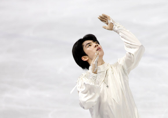 13일(현지시간) 이탈리아 밀라노 아이스스케이팅 아레나에서 열린 2026 밀라노ㆍ코르티나담페초 동계올림픽 남자 싱글 프리 스케이팅에 출전한 차준환이 연기를 펼치고 있다. 2026.2.14 연합뉴스