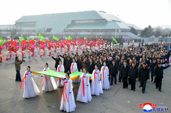 북한 김정일 국방위원장 생일(2월 16일) 84주년을 맞아 지난 13일 평양 동평양대극장에서 ‘제3차 2.16경축 인민예술축전’이 개막됐다고 조선중앙통신이 14일 보도했다. 2026.2.14. 평양 조선중앙통신 연합뉴스