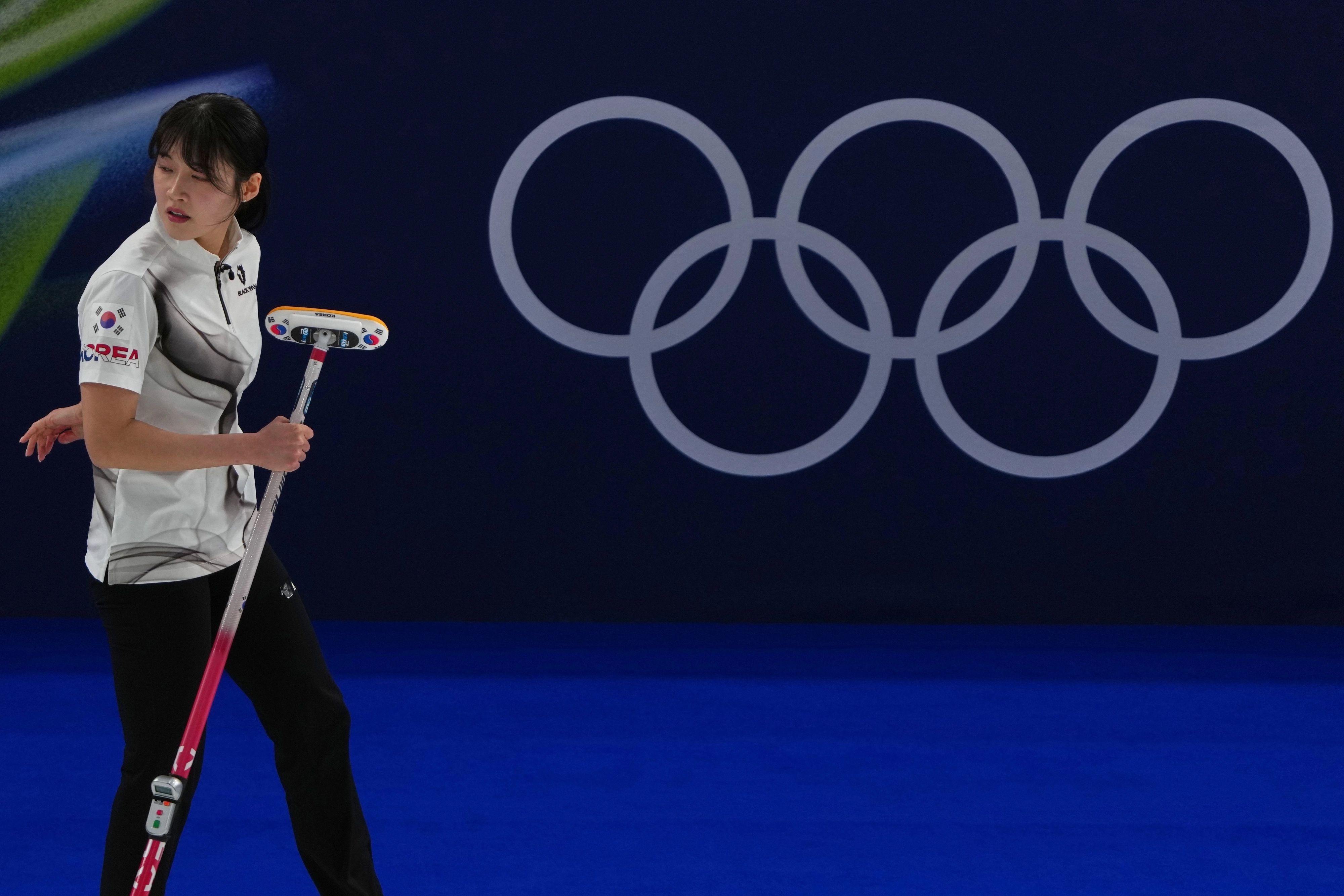 여자 컬링, 일본에 7-5로 승리 ‘3승 2패’  한국 여자 컬링 대표팀 설예은(경기도청)이 15일(현지 시간) 이탈리아 코르티나담페초의 코르티나 컬링 올림픽 스타디움에서 열린 2026 밀라노·코르티나 동계올림픽 컬링 라운드로빈 5차전 일본과 경기하고 있다. 한국이 7-5로 승리해 3승2패를 기록했다.  2026.02.16. 뉴시스