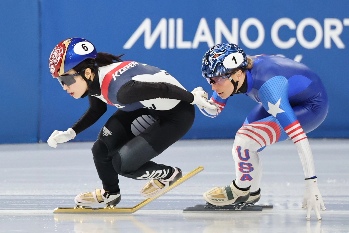 김길리가 16일(현지시간) 이탈리아 밀라노 아이스스케이팅 아레나에서 열린 2026 밀라노·코르티나담페초 동계올림픽 쇼트트랙 여자 1000m 준준결승에서 조 2위로 결승선을 통과하고 있다. 2026.2.16 뉴스1