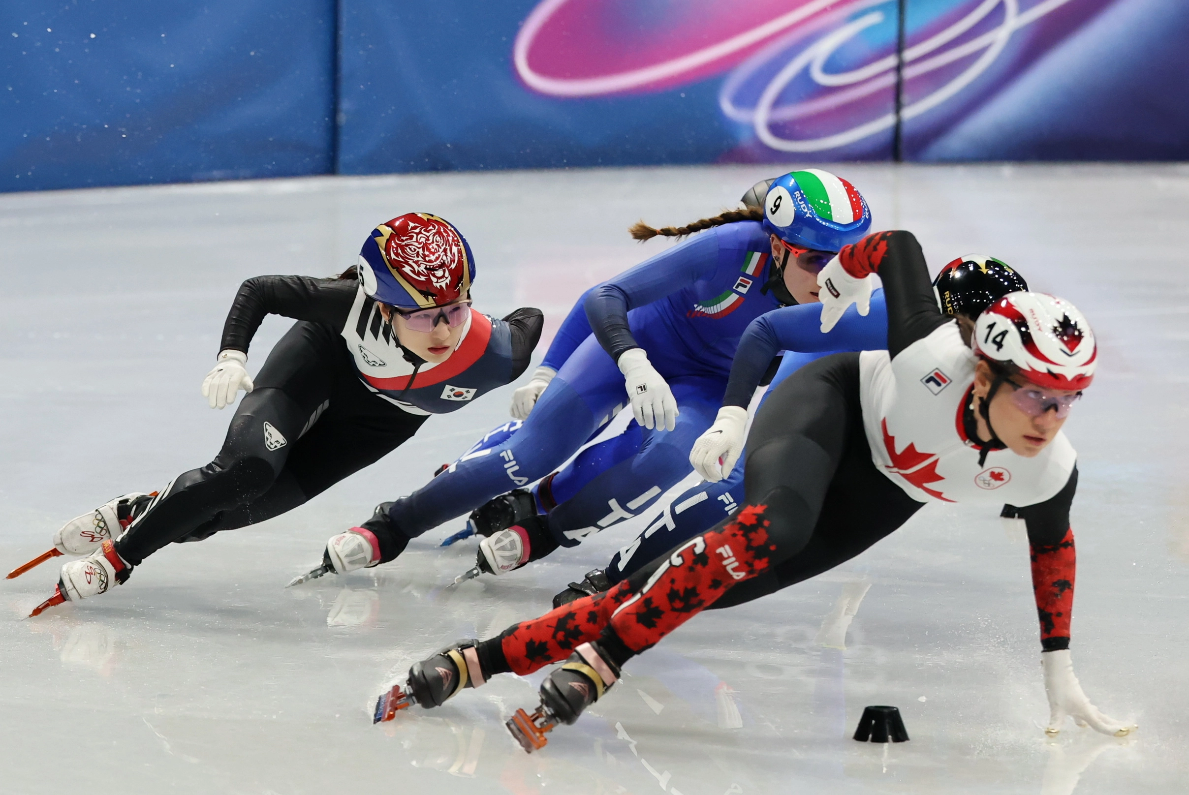 최민정이 16일(현지시간) 이탈리아 밀라노 아이스스케이팅 아레나에서 열린 2026 밀라노·코르티나담페초 동계올림픽 쇼트트랙 여자 1000m 준결승에서 질주하고 있다. 2026.2.16 뉴스1