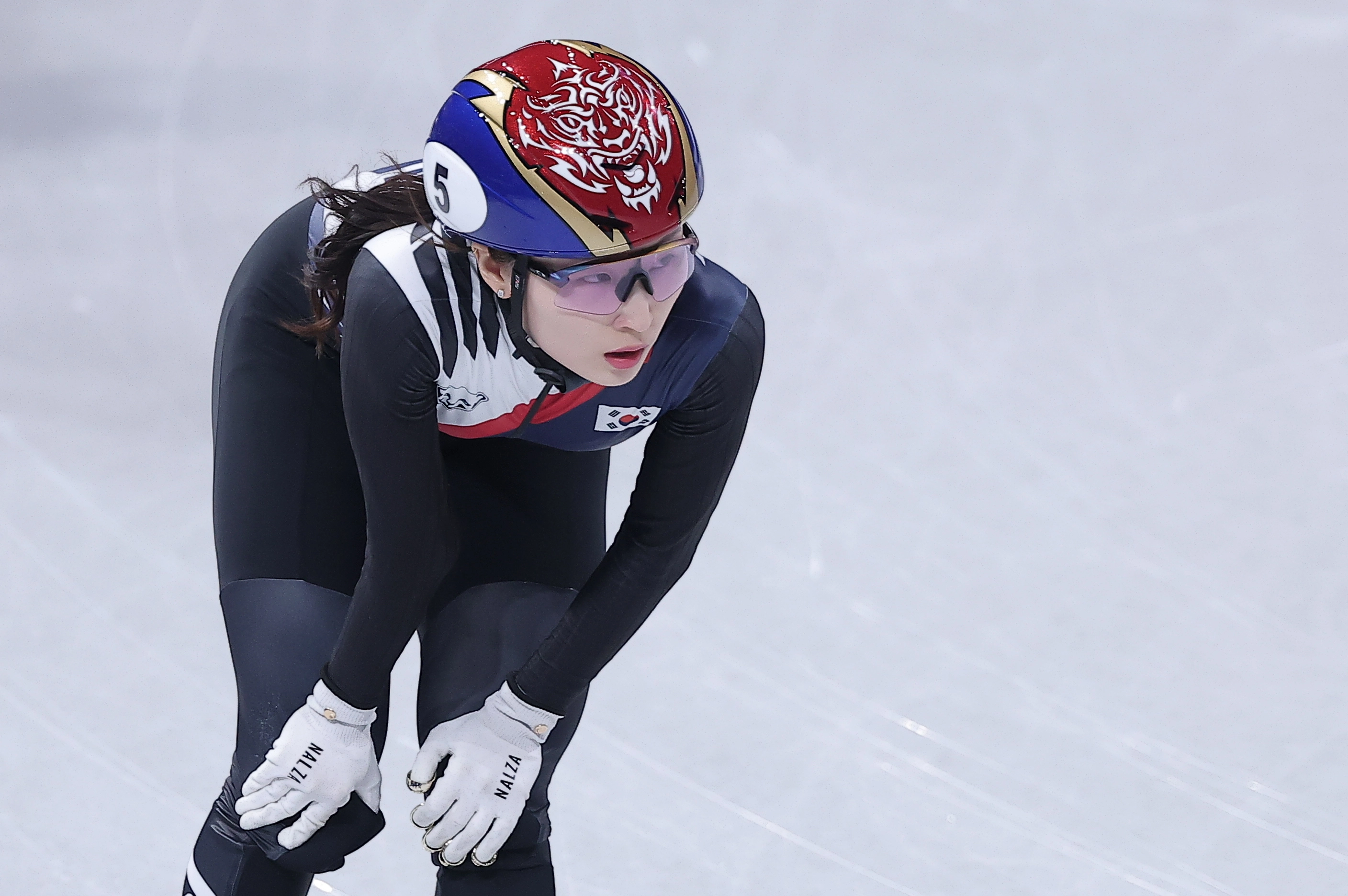 한국 쇼트트랙 국가대표 최민정이 16일(한국시간) 이탈리아 밀라노 아이스스케이팅 아레나에서 열린 2026 밀라노·코르티나담페초 동계올림픽 여자 1000m 준결선에서 탈락한 뒤 아쉬워하고 있다. 밀라노 뉴스1