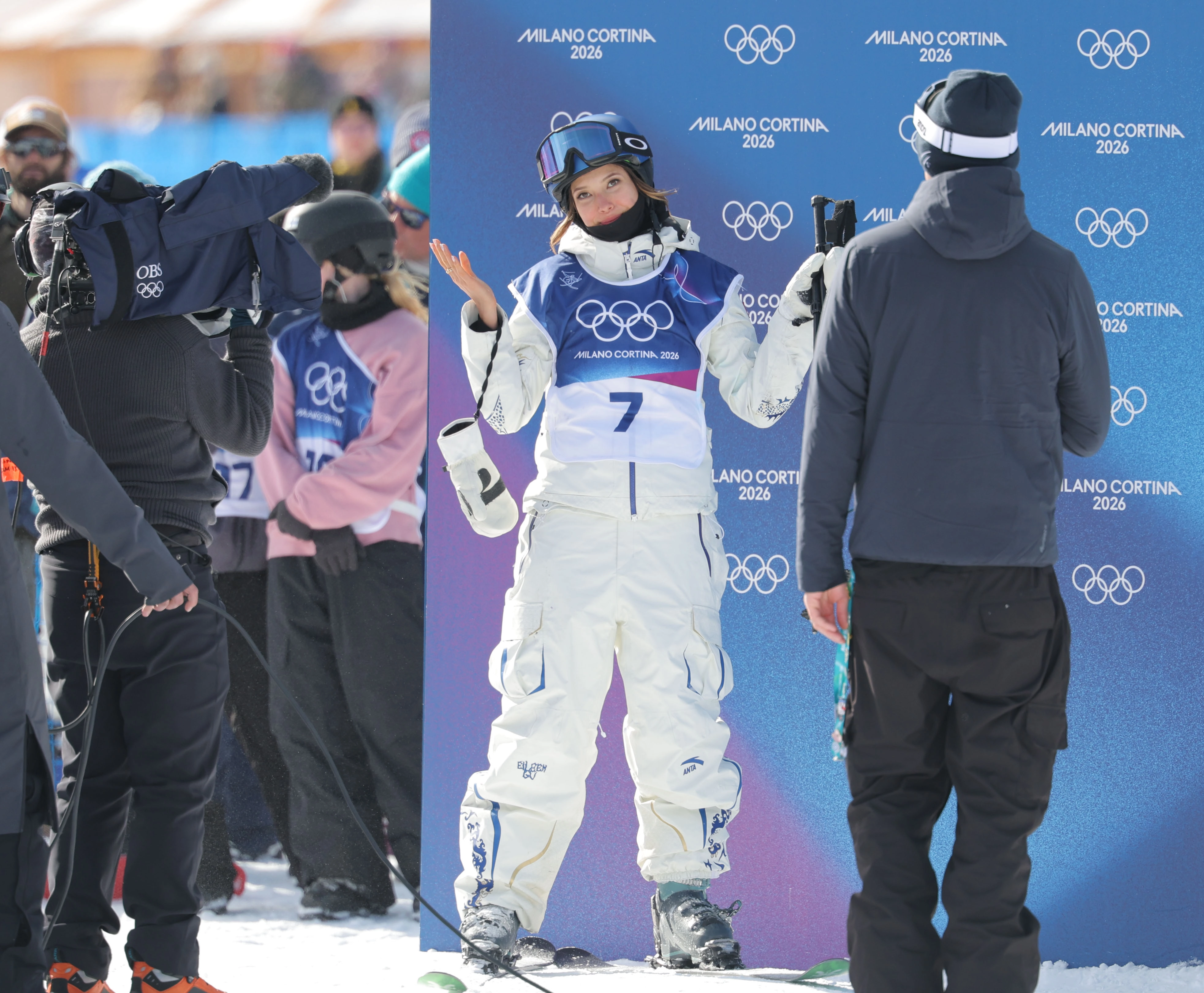 지난  9일(현지시간) 이탈리아 리비뇨 스노파크에서 열린 밀라노·코르티나 동계 올림픽 프리스타일 스키 여자 슬로프스타일 결선에서 베이징 동계 올림픽 프리스타일 스키 2관왕 중국 구아이링이 마지막 시도에서 실수를 한 뒤 아쉬워하고 있다. 2026.2.9 연합뉴스