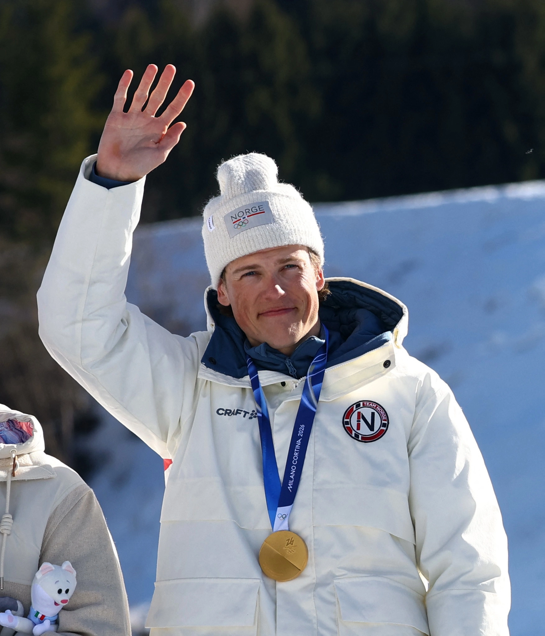 노르웨이 크로스컨트리 스키 국가대표 요한네스 클레보가 15일(한국시간) 이탈리아 테세로 크로스컨트리 스키 스타디움에서 열린 대회 남자 4×7.5㎞ 계주에서 우승한 뒤 기뻐하고 있다. 테세로 로이터 연합뉴스