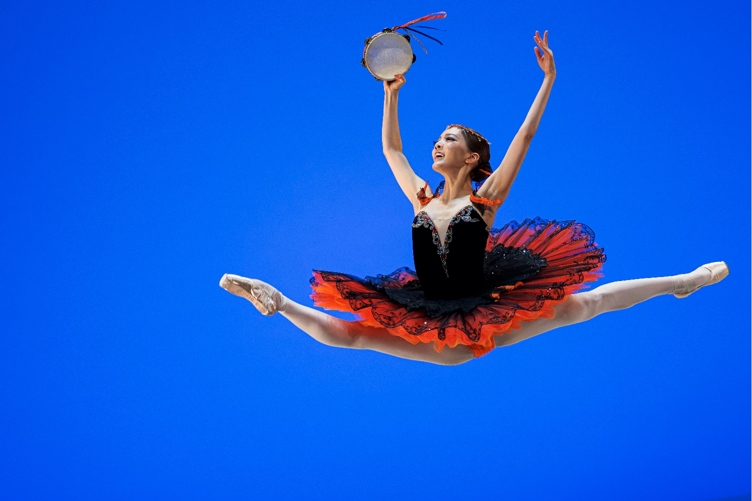 2월 7일(현지시간) 스위스 로잔에서 열린 제54회 로잔발레콩쿠르 결선 무대에서 염다연이 ‘에스메랄다’ 솔로를 추고 있다. 로잔 EPA 연합뉴스