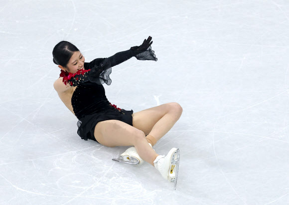 이해인이 19일(현지시간) 이탈리아 밀라노 아이스스케이팅 아레나에서 열린 2026 밀라노-코르티나담페초 동계올림픽 여자 싱글 프리 스케이팅 연기를 마친 뒤 기뻐하고 있다. 2026.2.20 연합뉴스