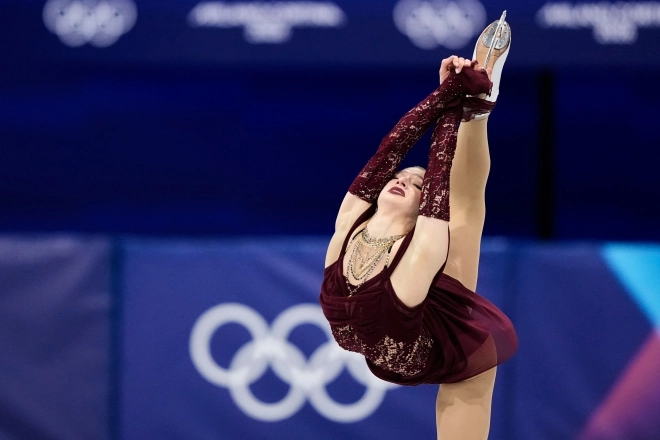 앰버 글렌이 2026년 2월 17일(현지시간) 이탈리아 밀라노에서 열린 2026 동계올림픽 피겨스케이팅 여자 싱글 쇼트프로그램 경기에 임하고 있다. AP뉴시스