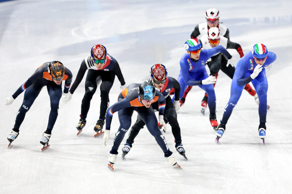 치열했던 남자 5,000m 계주 결승
